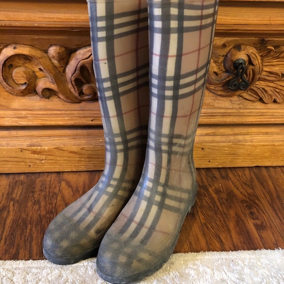 Authentic BURBERRY nova check rubber rain boots - Picture 1 of 6